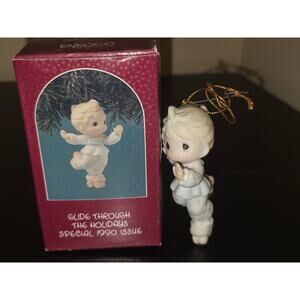 Precious Moments 521566 Glide Through The Holidays Ornament 1990 Enesco